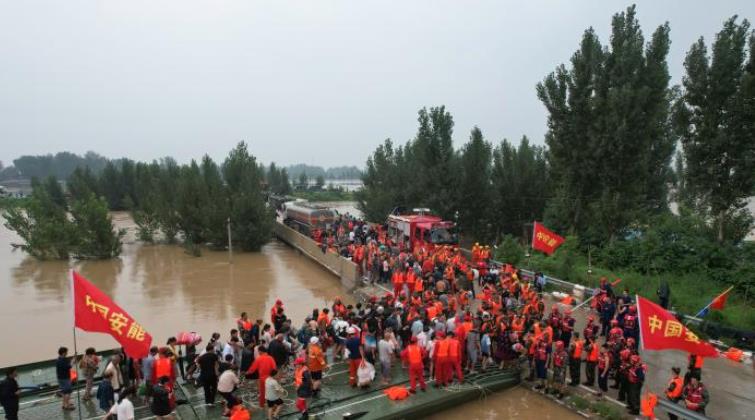 “逆行”重器中流擊水，創(chuàng)造救援速度奇跡<p>以精銳之“能”，護(hù)百姓之“安”，每一次極速救援，都是一場全力以赴，是承諾更是本色。<p>